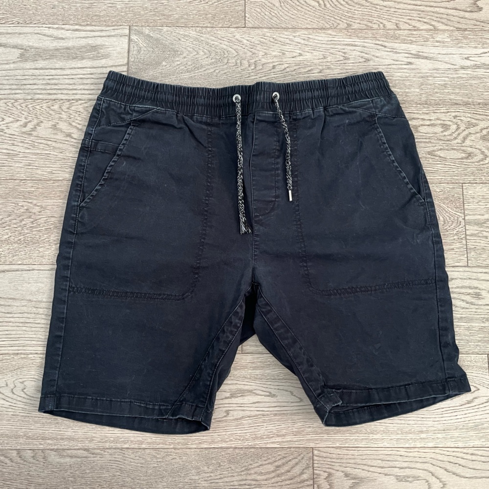 GLOBE Elastic Waist Shorts
